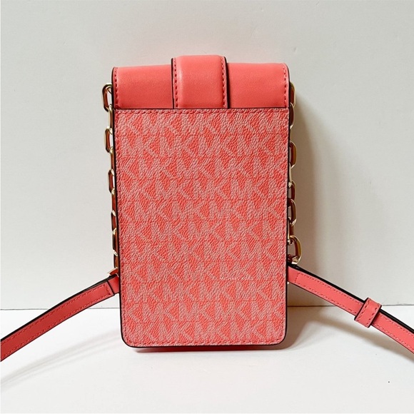 Michael Kors Carmen Small
Phone Crossbody Bag MK
Grapefruit Pink - Picture 2 of 8